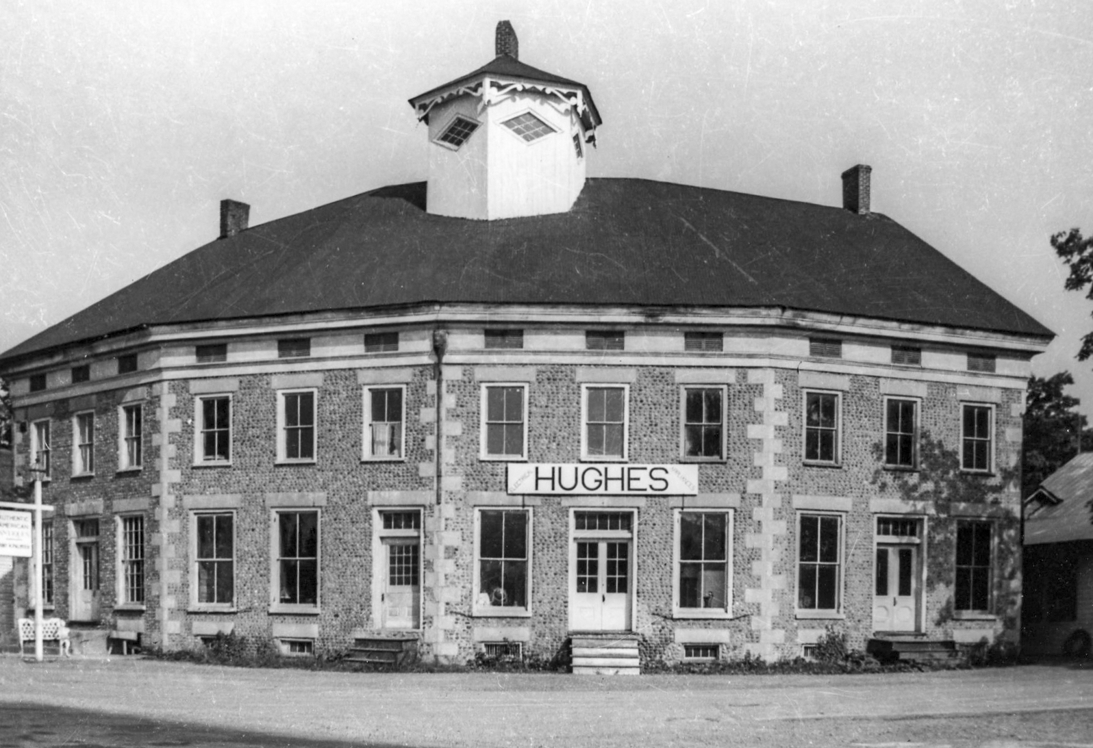 Mad-3 Landmark Tavern 3